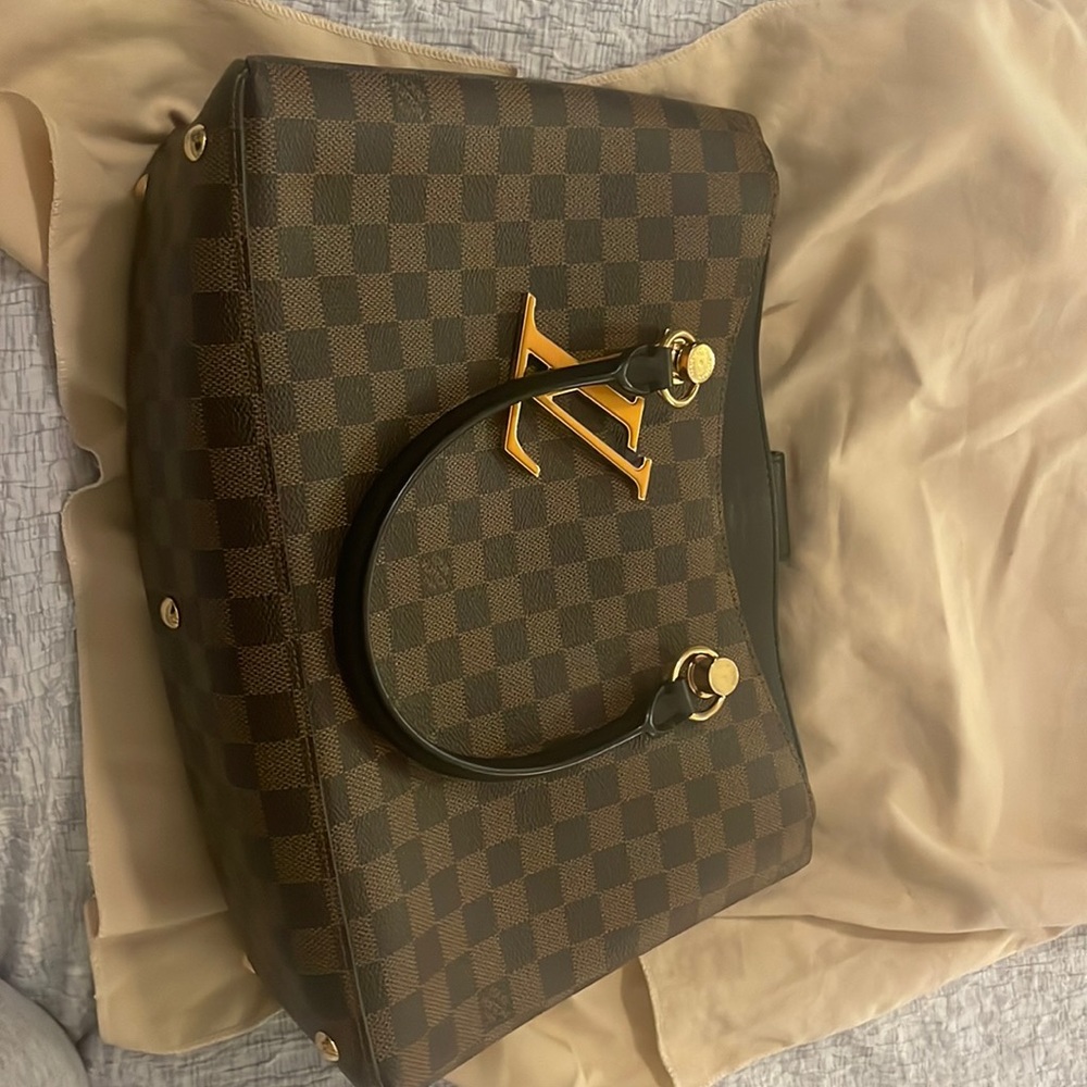 Louis Vuitton  DU4138
